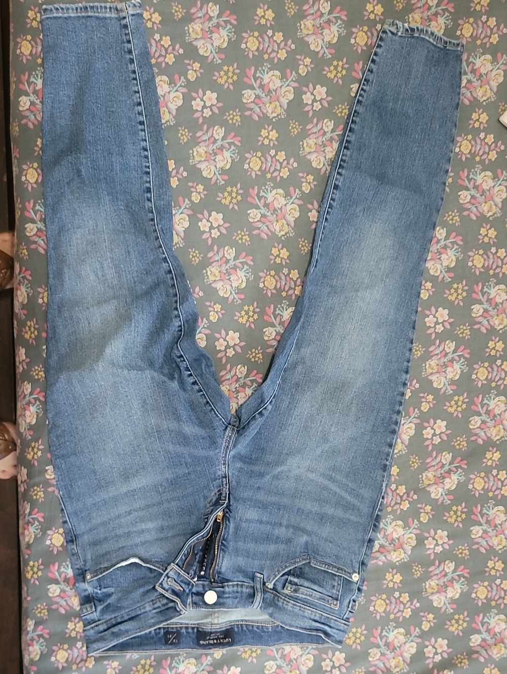 Lucky BRAND